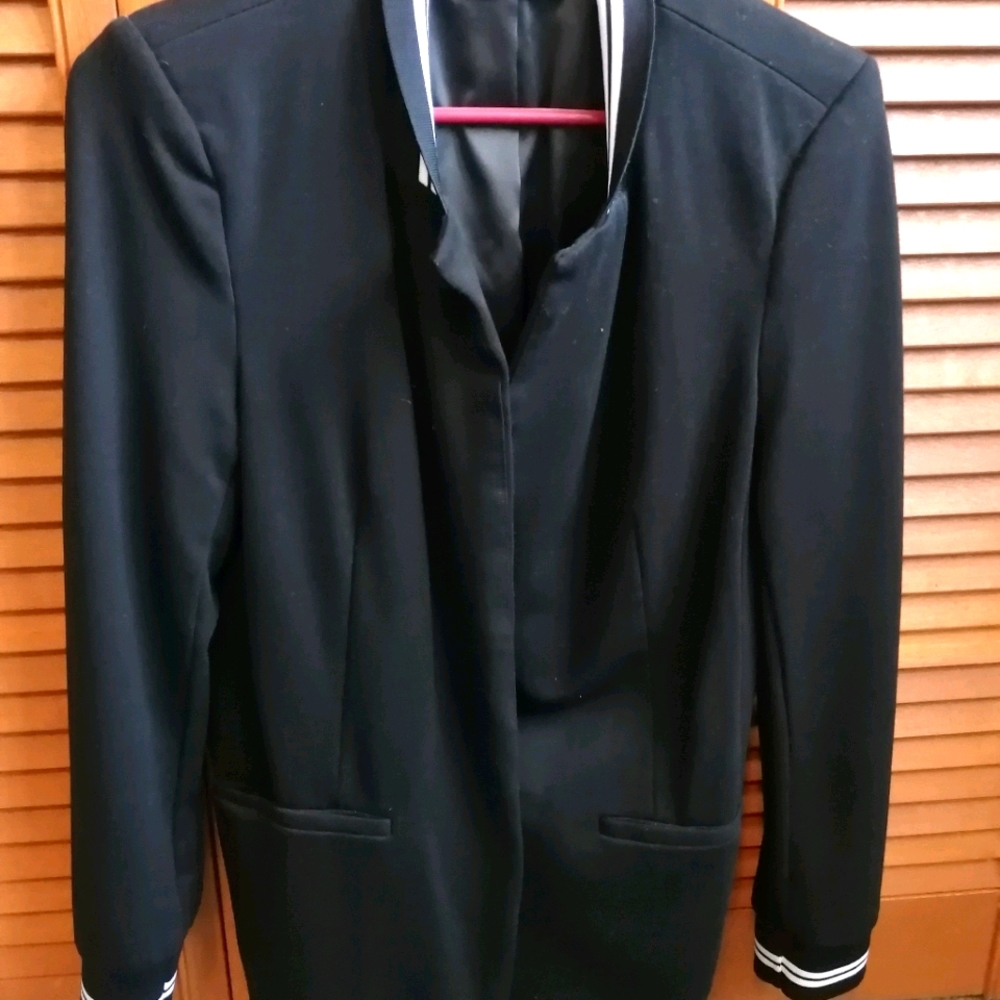 One button with 2 front pocket blazer
